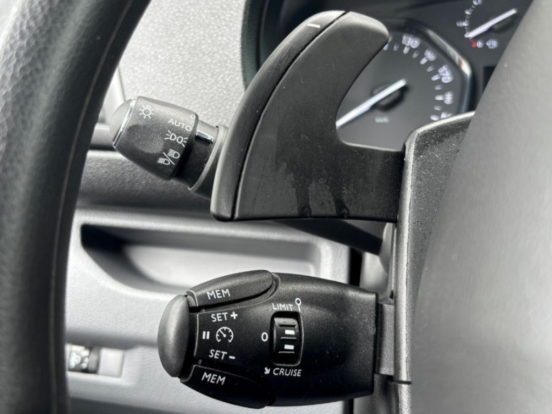 Photo 24 de l'offre de PEUGEOT EXPERT Double Cabine LONG L3 2.0 BlueHDi 120 EAT8 ASPHALT DC 6PL GPS Attel. à 22950€ chez Mérignac auto