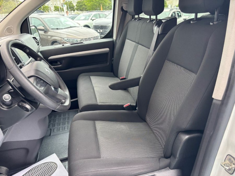 Photo 18 de l'offre de PEUGEOT EXPERT Double Cabine LONG L3 2.0 BlueHDi 120 EAT8 ASPHALT DC 6PL GPS Attel. à 22950€ chez Mérignac auto