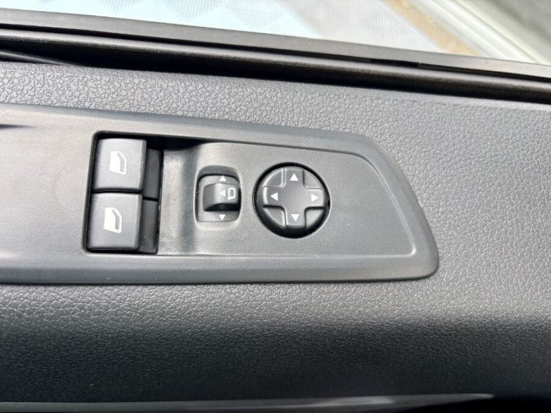 Photo 26 de l'offre de PEUGEOT EXPERT Double Cabine LONG L3 2.0 BlueHDi 120 EAT8 ASPHALT DC 6PL GPS Attel. à 22950€ chez Mérignac auto