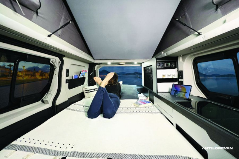 Photo 32 de l'offre de RENAULT TRAFIC VAN ANTILOPE VAN Aménagé FLEX 5 2.0 DCi 150 EDC L1 5PL Attel+Pte Vélo Tout Equipé à 65950€ chez Mérignac auto