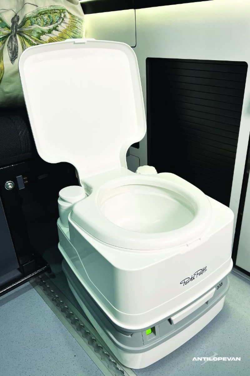 Photo 43 de l'offre de RENAULT TRAFIC VAN ANTILOPE VAN Aménagé FLEX 5 2.0 DCi 150 EDC L1 5PL Attel+Pte Vélo Tout Equipé à 65950€ chez Mérignac auto