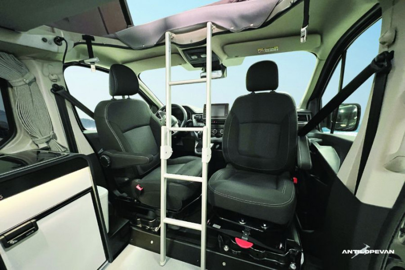 Photo 34 de l'offre de RENAULT TRAFIC VAN ANTILOPE VAN Aménagé FLEX 5 2.0 DCi 150 EDC L1 5PL Attel+Pte Vélo Tout Equipé à 65950€ chez Mérignac auto