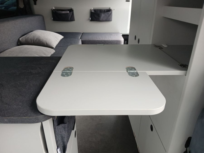 Photo 14 de l'offre de RENAULT TRAFIC VAN ANTILOPE VAN Aménagé FLEX3 2.0 DCi 130 BVM6 L1 240W + 200Ah Chauffage 7800€ d'Options 1ère Main à 42900€ chez Mérignac auto