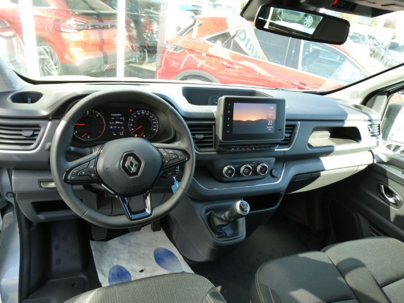 Photo 38 de l'offre de RENAULT TRAFIC VAN ANTILOPE VAN Aménagé FLEX3 2.0 DCi 130 BVM6 L1 240W + 200Ah Chauffage 7800€ d'Options 1ère Main à 42900€ chez Mérignac auto