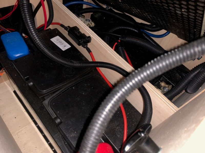 Photo 34 de l'offre de RENAULT TRAFIC VAN ANTILOPE VAN Aménagé FLEX3 2.0 DCi 130 BVM6 L1 240W + 200Ah Chauffage 7800€ d'Options 1ère Main à 42900€ chez Mérignac auto