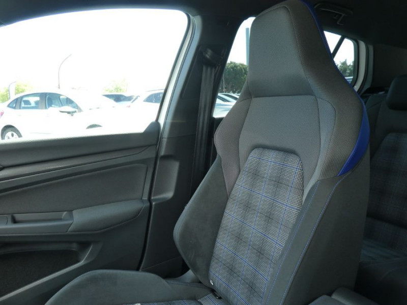 Photo 16 de l'offre de VOLKSWAGEN GOLF VIII 1.4 HYBRID 245 GTE GPS Cockpit ACC LED+ 1ère Main à 27470€ chez Mérignac auto