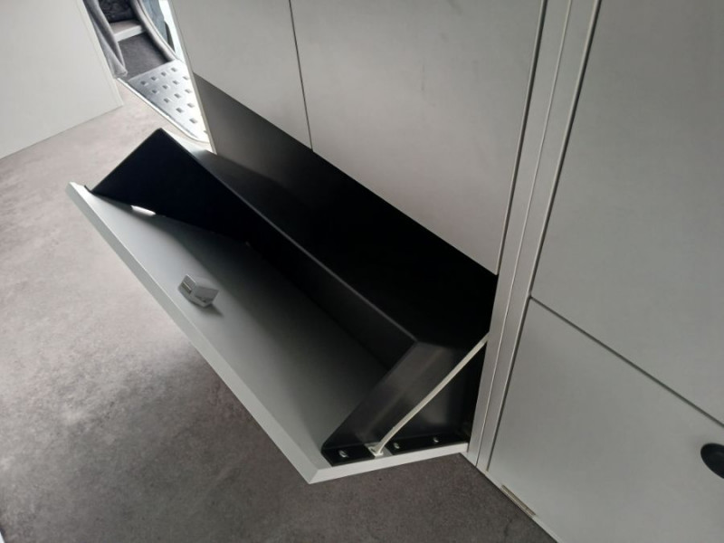 Photo 24 de l'offre de RENAULT TRAFIC VAN ANTILOPE VAN Aménagé FLEX3 2.0 DCi 130 BVM6 L1 240W + 200Ah Chauffage 7800€ d'Options 1ère Main à 42900€ chez Mérignac auto