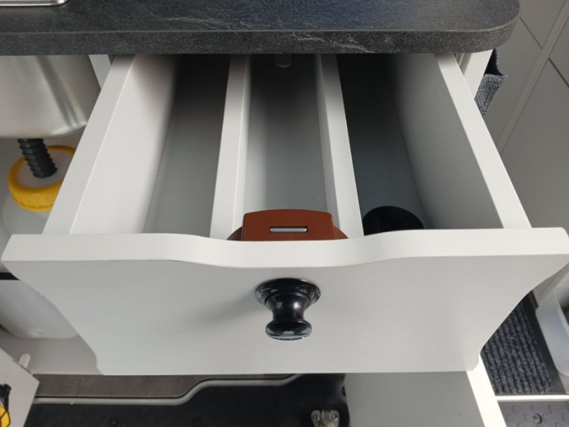 Photo 32 de l'offre de RENAULT TRAFIC VAN ANTILOPE VAN Aménagé FLEX3 2.0 DCi 130 BVM6 L1 240W + 200Ah Chauffage 7800€ d'Options 1ère Main à 42900€ chez Mérignac auto