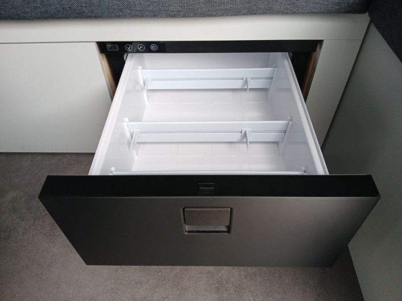 Photo 20 de l'offre de RENAULT TRAFIC VAN ANTILOPE VAN Aménagé FLEX3 2.0 DCi 130 BVM6 L1 240W + 200Ah Chauffage 7800€ d'Options 1ère Main à 42900€ chez Mérignac auto