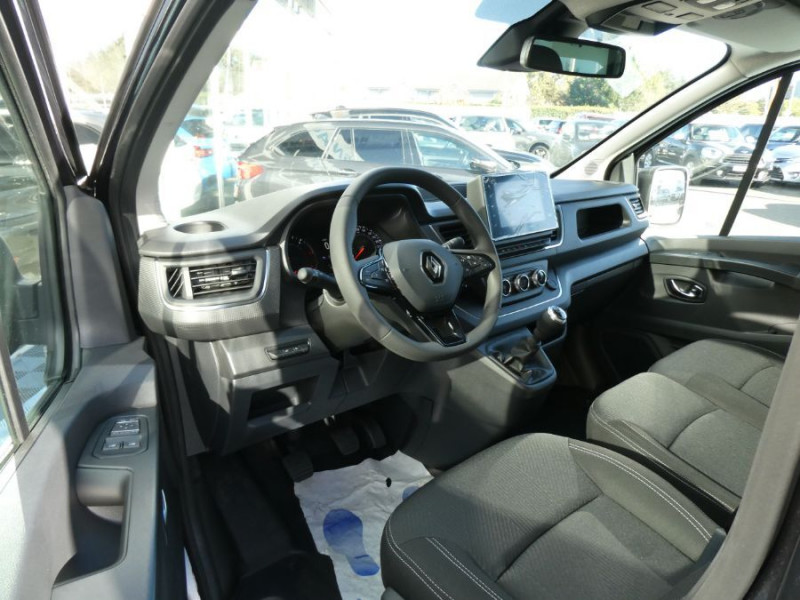 Photo 40 de l'offre de RENAULT TRAFIC VAN ANTILOPE VAN Aménagé FLEX3 2.0 DCi 130 BVM6 L1 240W + 200Ah Chauffage 7800€ d'Options 1ère Main à 42900€ chez Mérignac auto