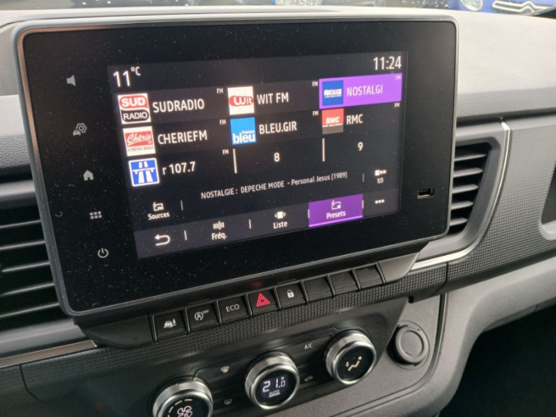 Photo 50 de l'offre de RENAULT TRAFIC VAN ANTILOPE VAN Aménagé FLEX3 2.0 DCi 130 BVM6 L1 240W + 200Ah Chauffage 7800€ d'Options 1ère Main à 42900€ chez Mérignac auto