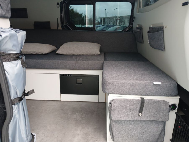 Photo 4 de l'offre de RENAULT TRAFIC VAN ANTILOPE VAN Aménagé FLEX3 2.0 DCi 130 BVM6 L1 240W + 200Ah Chauffage 7800€ d'Options 1ère Main à 42900€ chez Mérignac auto