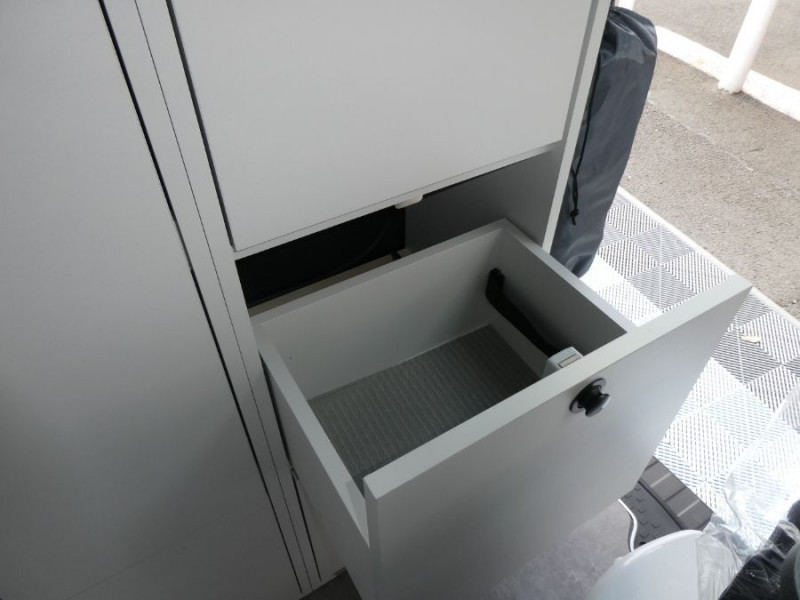 Photo 25 de l'offre de RENAULT TRAFIC VAN ANTILOPE VAN Aménagé FLEX3 2.0 DCi 130 BVM6 L1 240W + 200Ah Chauffage 7800€ d'Options 1ère Main à 42900€ chez Mérignac auto