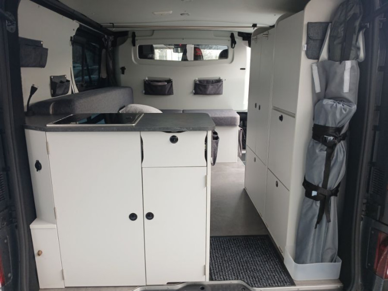 Photo 5 de l'offre de RENAULT TRAFIC VAN ANTILOPE VAN Aménagé FLEX3 2.0 DCi 130 BVM6 L1 240W + 200Ah Chauffage 7800€ d'Options 1ère Main à 42900€ chez Mérignac auto