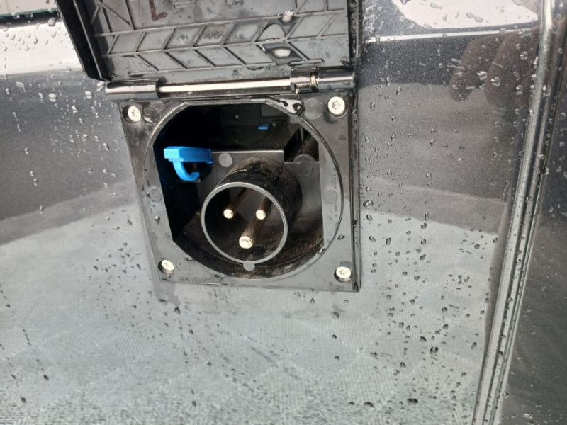 Photo 42 de l'offre de RENAULT TRAFIC VAN ANTILOPE VAN Aménagé FLEX3 2.0 DCi 130 BVM6 L1 240W + 200Ah Chauffage 7800€ d'Options 1ère Main à 42900€ chez Mérignac auto