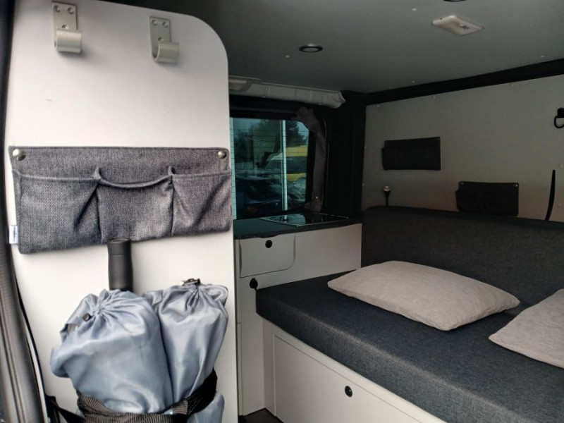 Photo 8 de l'offre de RENAULT TRAFIC VAN ANTILOPE VAN Aménagé FLEX3 2.0 DCi 130 BVM6 L1 240W + 200Ah Chauffage 7800€ d'Options 1ère Main à 42900€ chez Mérignac auto