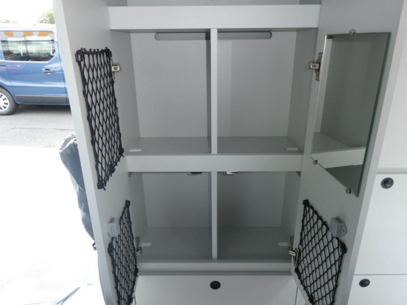 Photo 21 de l'offre de RENAULT TRAFIC VAN ANTILOPE VAN Aménagé FLEX3 2.0 DCi 130 BVM6 L1 240W + 200Ah Chauffage 7800€ d'Options 1ère Main à 42900€ chez Mérignac auto