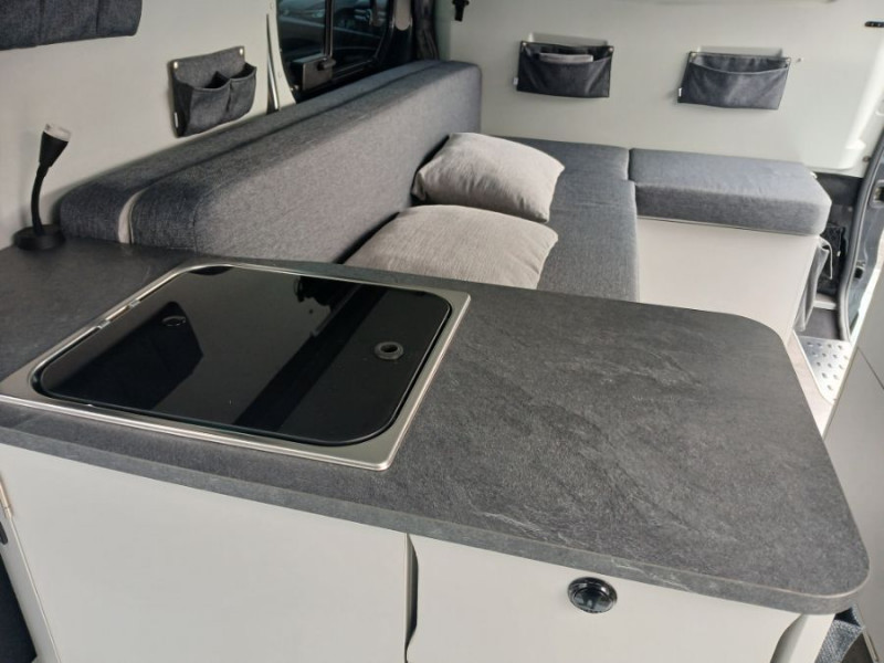 Photo 18 de l'offre de RENAULT TRAFIC VAN ANTILOPE VAN Aménagé FLEX3 2.0 DCi 130 BVM6 L1 240W + 200Ah Chauffage 7800€ d'Options 1ère Main à 42900€ chez Mérignac auto