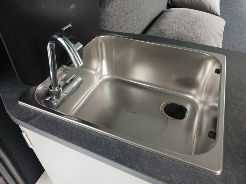 Photo 17 de l'offre de RENAULT TRAFIC VAN ANTILOPE VAN Aménagé FLEX3 2.0 DCi 130 BVM6 L1 240W + 200Ah Chauffage 7800€ d'Options 1ère Main à 42900€ chez Mérignac auto