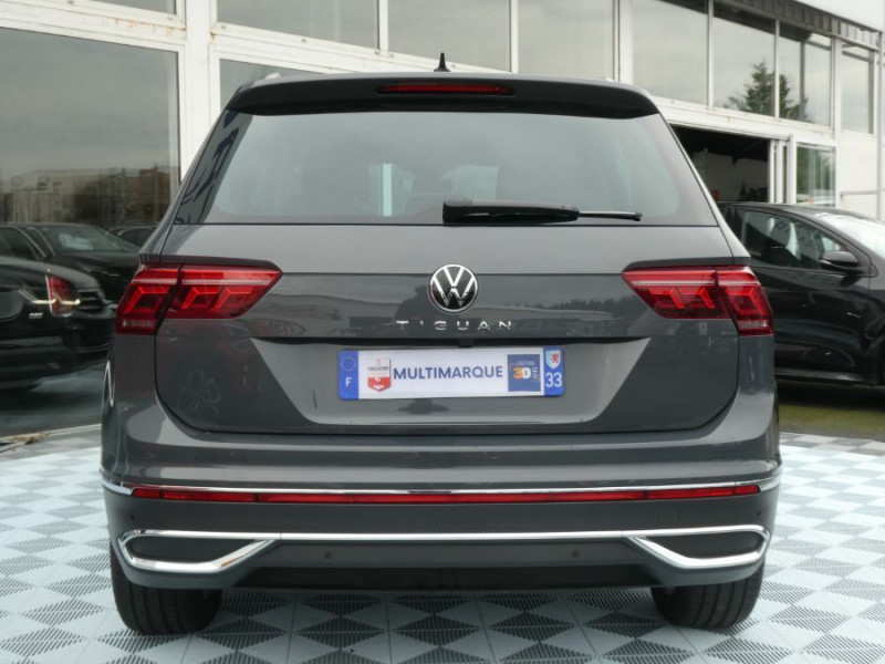 Photo 14 de l'offre de VOLKSWAGEN TIGUAN II (2) 2.0 TDI 150 DSG 2WD ELEGANCE TOE GPS Camera ACC Hayon EL. JA18 1ère Main à 33950€ chez Mérignac auto