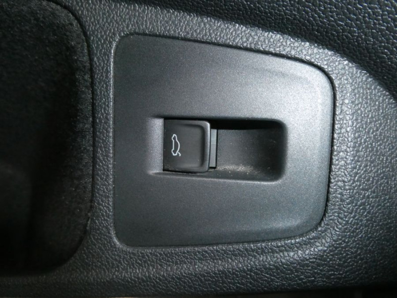 Photo 38 de l'offre de VOLKSWAGEN TIGUAN II (2) 2.0 TDI 150 DSG 2WD ELEGANCE TOE GPS Camera ACC Hayon EL. JA18 1ère Main à 33950€ chez Mérignac auto