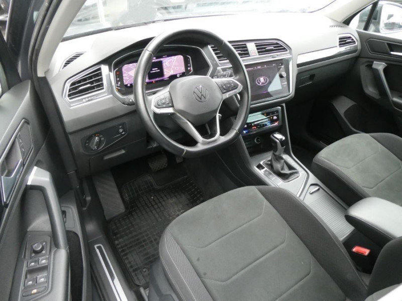 Photo 19 de l'offre de VOLKSWAGEN TIGUAN II (2) 2.0 TDI 150 DSG 2WD ELEGANCE TOE GPS Camera ACC Hayon EL. JA18 1ère Main à 33950€ chez Mérignac auto