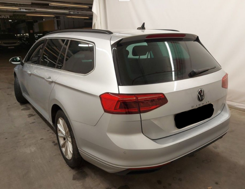 Photo 10 de l'offre de VOLKSWAGEN PASSAT SW VIII 1.6 TDI 120 DSG7 STYLE BUSINESS GPS Radars ACC Hayon EL. 1ère Main à 23450€ chez Mérignac auto