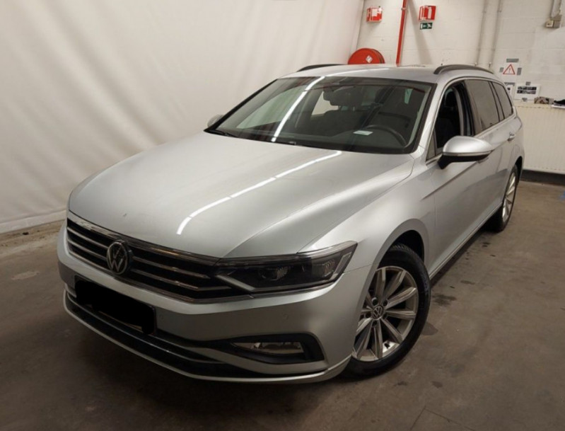 Photo 1 de l'offre de VOLKSWAGEN PASSAT SW VIII 1.6 TDI 120 DSG7 STYLE BUSINESS GPS Radars ACC Hayon EL. 1ère Main à 23450€ chez Mérignac auto