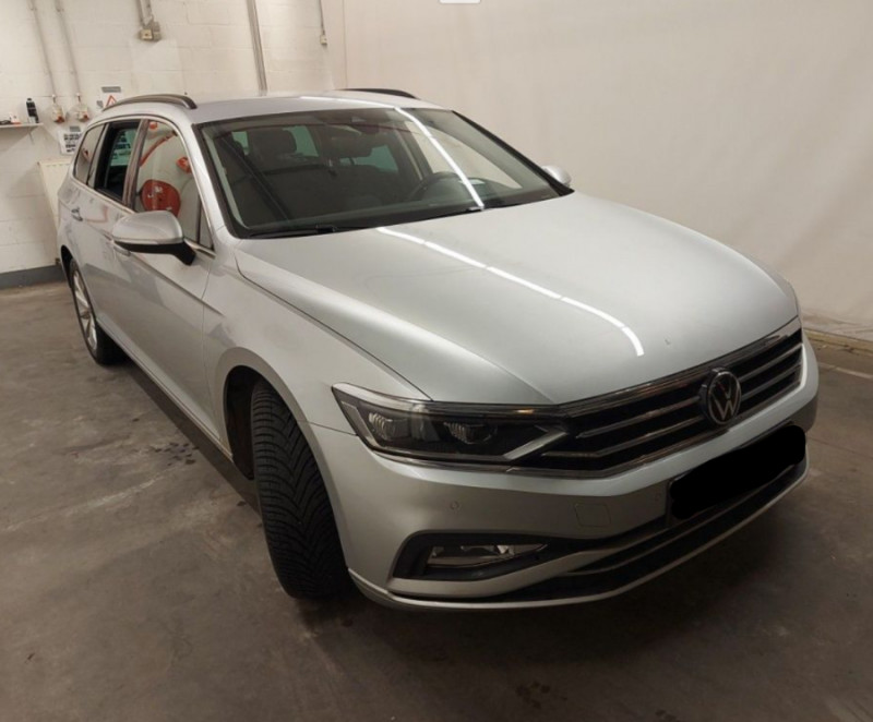 Photo 2 de l'offre de VOLKSWAGEN PASSAT SW VIII 1.6 TDI 120 DSG7 STYLE BUSINESS GPS Radars ACC Hayon EL. 1ère Main à 23450€ chez Mérignac auto