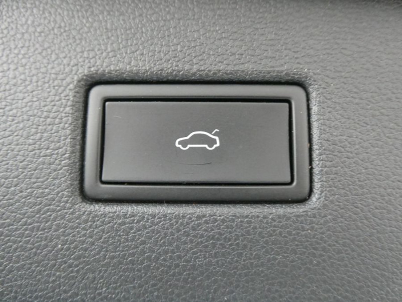 Photo 10 de l'offre de VOLKSWAGEN TIGUAN II (2) 2.0 TDI 150 DSG 2WD ELEGANCE TOE GPS Camera ACC Hayon EL. JA18 1ère Main à 33950€ chez Mérignac auto