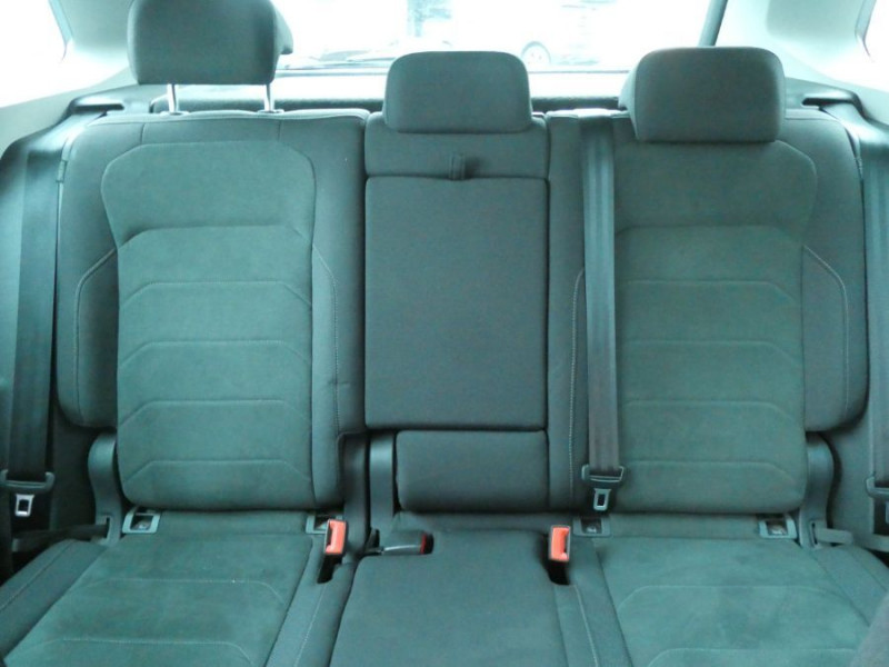 Photo 21 de l'offre de VOLKSWAGEN TIGUAN II (2) 2.0 TDI 150 DSG 2WD ELEGANCE TOE GPS Camera ACC Hayon EL. JA18 1ère Main à 33950€ chez Mérignac auto