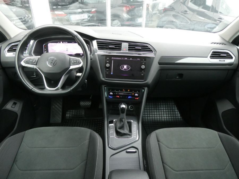 Photo 20 de l'offre de VOLKSWAGEN TIGUAN II (2) 2.0 TDI 150 DSG 2WD ELEGANCE TOE GPS Camera ACC Hayon EL. JA18 1ère Main à 33950€ chez Mérignac auto