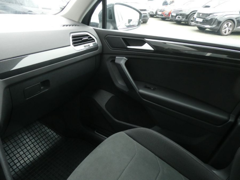 Photo 41 de l'offre de VOLKSWAGEN TIGUAN II (2) 2.0 TDI 150 DSG 2WD ELEGANCE TOE GPS Camera ACC Hayon EL. JA18 1ère Main à 33950€ chez Mérignac auto