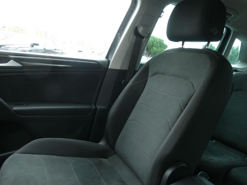 Photo 42 de l'offre de VOLKSWAGEN TIGUAN II (2) 2.0 TDI 150 DSG 2WD ELEGANCE TOE GPS Camera ACC Hayon EL. JA18 1ère Main à 33950€ chez Mérignac auto