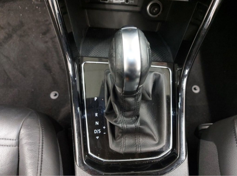 Photo 10 de l'offre de VOLKSWAGEN TOURAN III 1.5 TSI 150 DSG7 CARAT HIGHLINE CUIR SE GPS ACC SC 5PL 1ère Main à 26950€ chez Mérignac auto