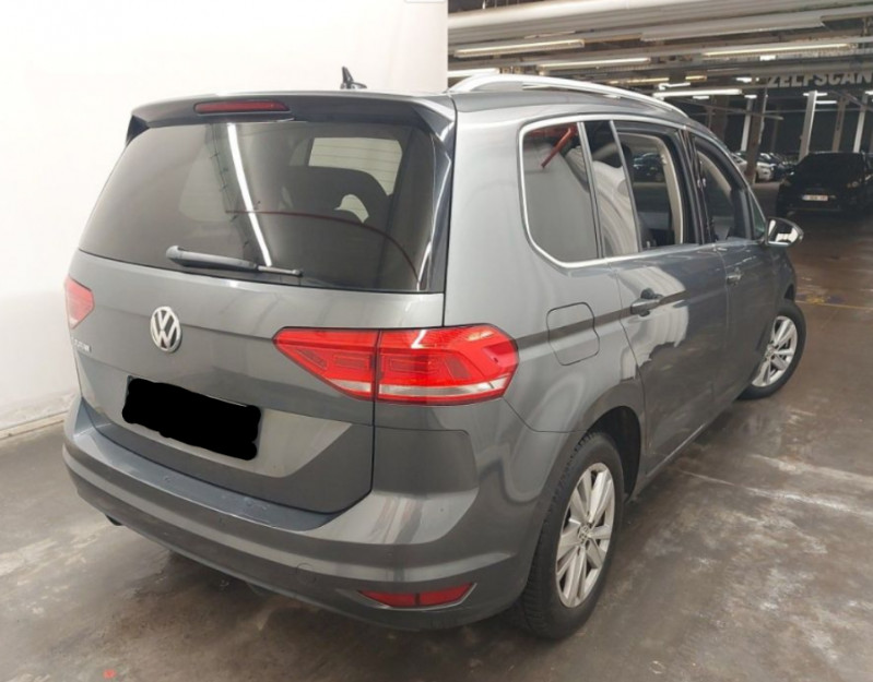Photo 3 de l'offre de VOLKSWAGEN TOURAN III 1.5 TSI 150 DSG7 CARAT HIGHLINE CUIR SE GPS ACC SC 5PL 1ère Main à 26950€ chez Mérignac auto