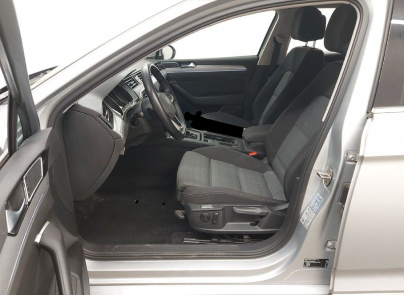 Photo 5 de l'offre de VOLKSWAGEN PASSAT SW VIII 1.6 TDI 120 DSG7 STYLE BUSINESS GPS Radars ACC Hayon EL. 1ère Main à 23450€ chez Mérignac auto
