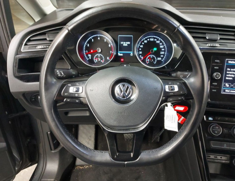 Photo 9 de l'offre de VOLKSWAGEN TOURAN III 1.5 TSI 150 DSG7 CARAT HIGHLINE CUIR SE GPS ACC SC 5PL 1ère Main à 26950€ chez Mérignac auto