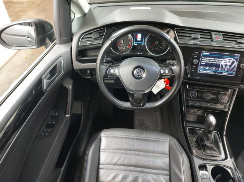 Photo 4 de l'offre de VOLKSWAGEN TOURAN III 1.5 TSI 150 DSG7 CARAT HIGHLINE CUIR SE GPS ACC SC 5PL 1ère Main à 26950€ chez Mérignac auto