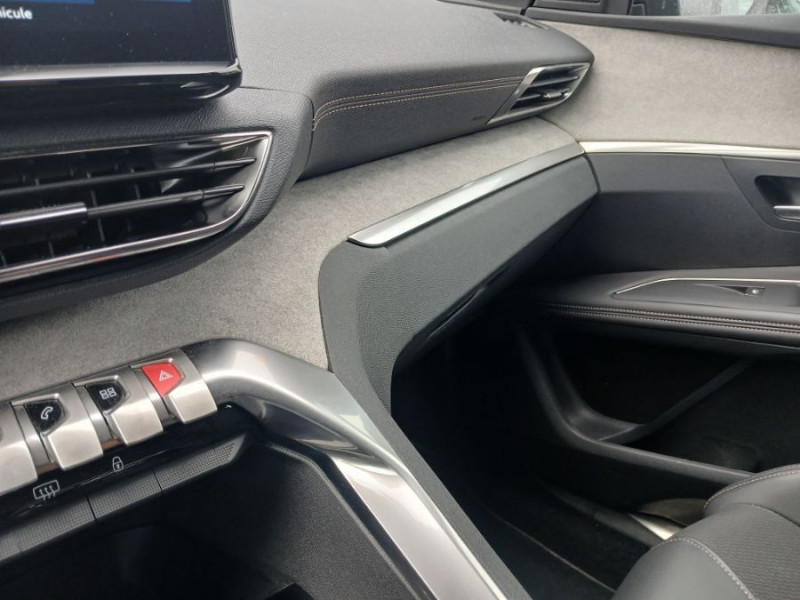 Photo 15 de l'offre de PEUGEOT 3008 II (2) 1.5 BlueHDi 130 EAT8 GT Black Pack JA19 Hayon EL. à 29950€ chez Mérignac auto