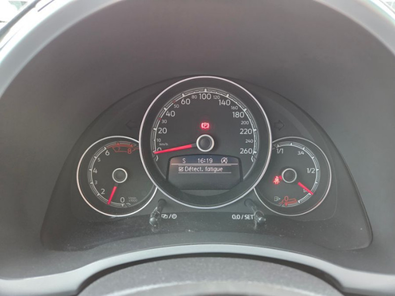 Photo 21 de l'offre de VOLKSWAGEN COCCINELLE CABRIOLET 1.2 TSI 105 BVM6 SOUND GPS Xénon SC JA17 Carnet à 20900€ chez Mérignac auto