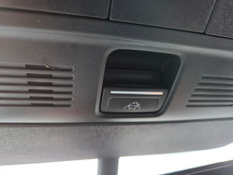 Photo 31 de l'offre de VOLKSWAGEN COCCINELLE CABRIOLET 1.2 TSI 105 BVM6 SOUND GPS Xénon SC JA17 Carnet à 20900€ chez Mérignac auto