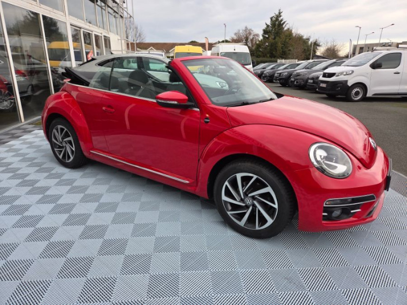 Photo 8 de l'offre de VOLKSWAGEN COCCINELLE CABRIOLET 1.2 TSI 105 BVM6 SOUND GPS Xénon SC JA17 Carnet à 20900€ chez Mérignac auto