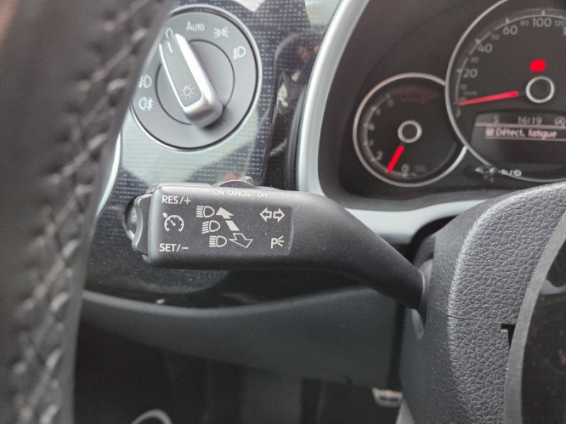 Photo 27 de l'offre de VOLKSWAGEN COCCINELLE CABRIOLET 1.2 TSI 105 BVM6 SOUND GPS Xénon SC JA17 Carnet à 20900€ chez Mérignac auto