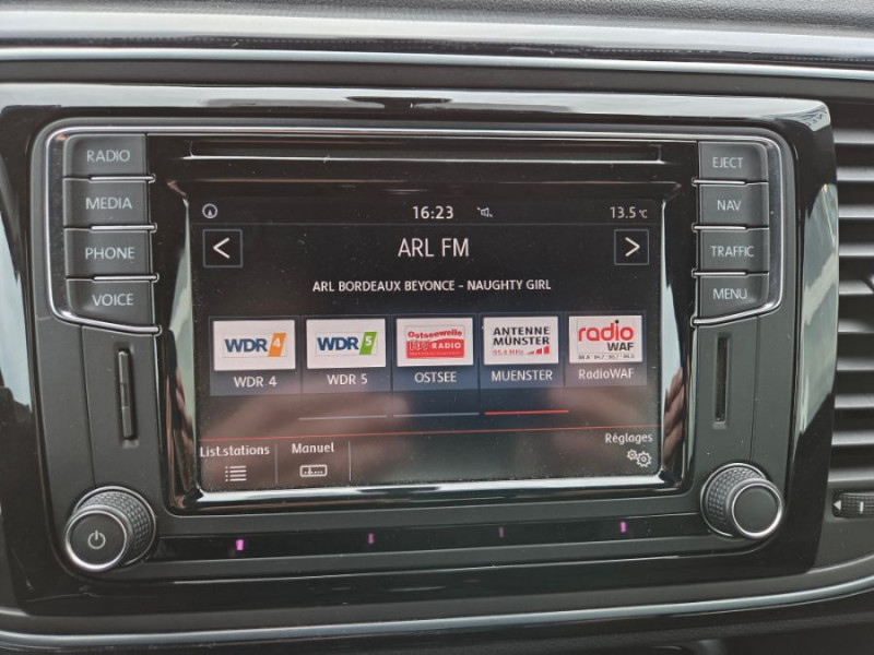 Photo 32 de l'offre de VOLKSWAGEN COCCINELLE CABRIOLET 1.2 TSI 105 BVM6 SOUND GPS Xénon SC JA17 Carnet à 20900€ chez Mérignac auto