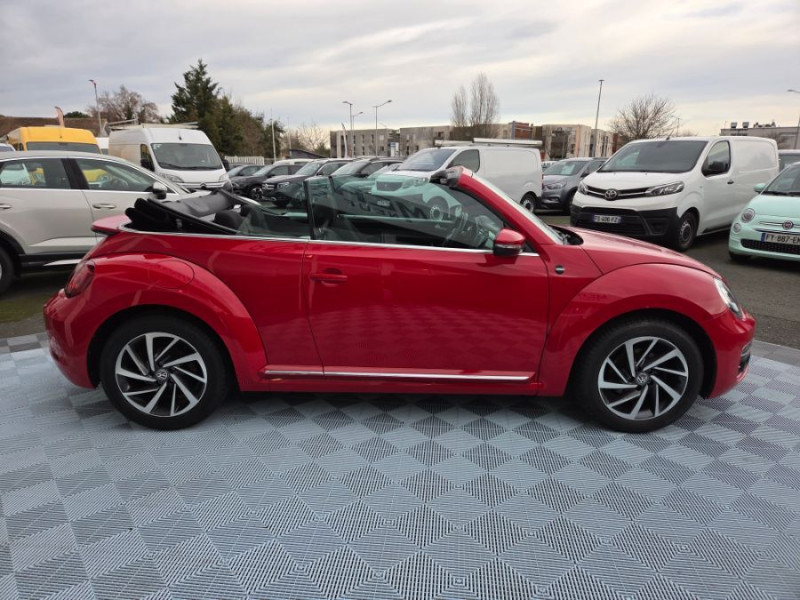 Photo 9 de l'offre de VOLKSWAGEN COCCINELLE CABRIOLET 1.2 TSI 105 BVM6 SOUND GPS Xénon SC JA17 Carnet à 20900€ chez Mérignac auto