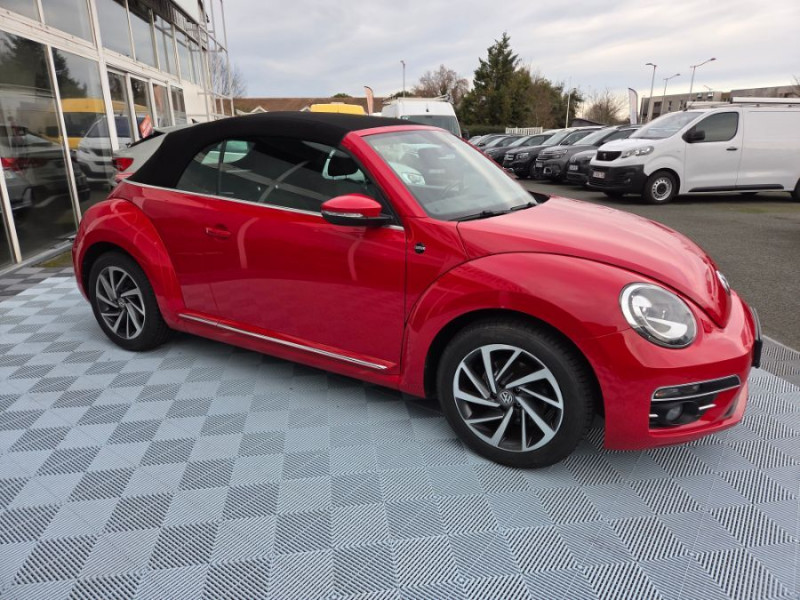 Photo 4 de l'offre de VOLKSWAGEN COCCINELLE CABRIOLET 1.2 TSI 105 BVM6 SOUND GPS Xénon SC JA17 Carnet à 20900€ chez Mérignac auto