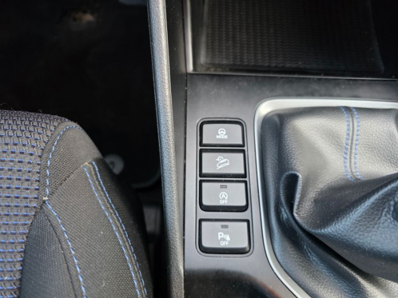 Photo 24 de l'offre de HYUNDAI TUCSON III 1.7 CRDI 115 BVM6 NAVI PACK Camera SC à 13450€ chez Mérignac auto