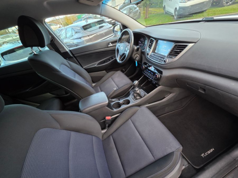 Photo 5 de l'offre de HYUNDAI TUCSON III 1.7 CRDI 115 BVM6 NAVI PACK Camera SC à 13450€ chez Mérignac auto