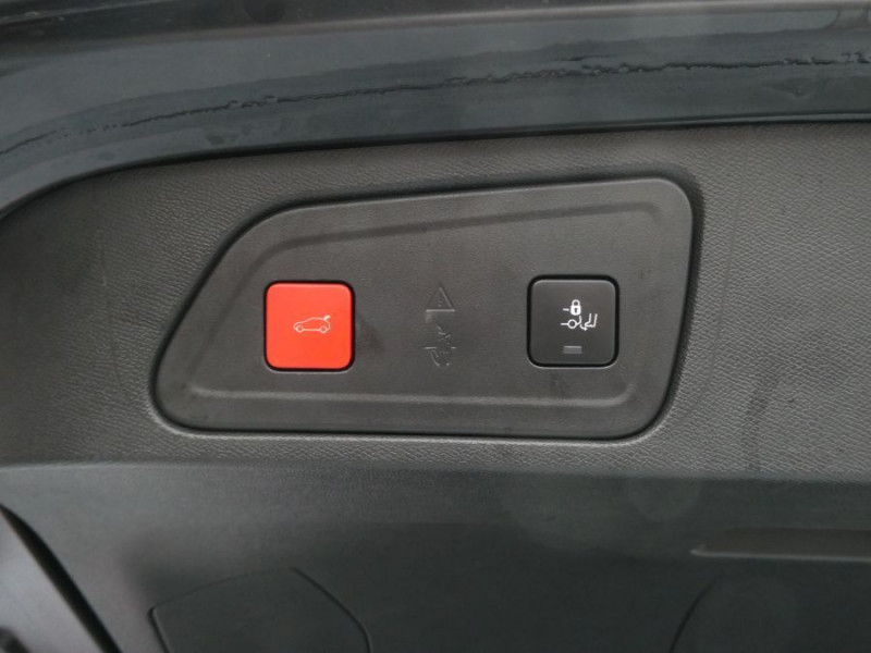 Photo 8 de l'offre de CITROEN C5 AIRCROSS 1.5 BlueHDi 130 EAT8 SHINE PACK SE JA19 Hayon EL. Attel. 1ère Main à 21890€ chez Mérignac auto